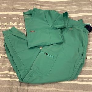 Figs, Catarina top, jogger pants size XS